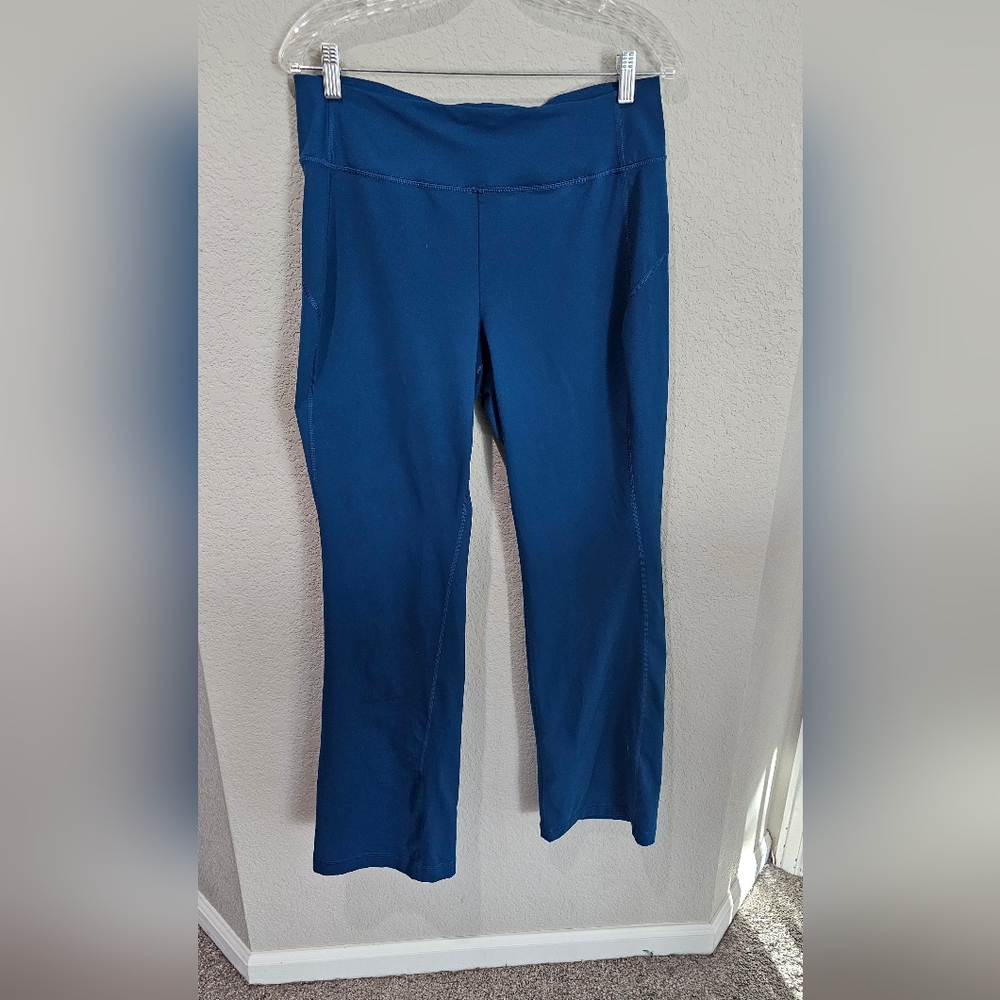 Women's M x 31 Duluth Trading NoGA bootcut pants, blue